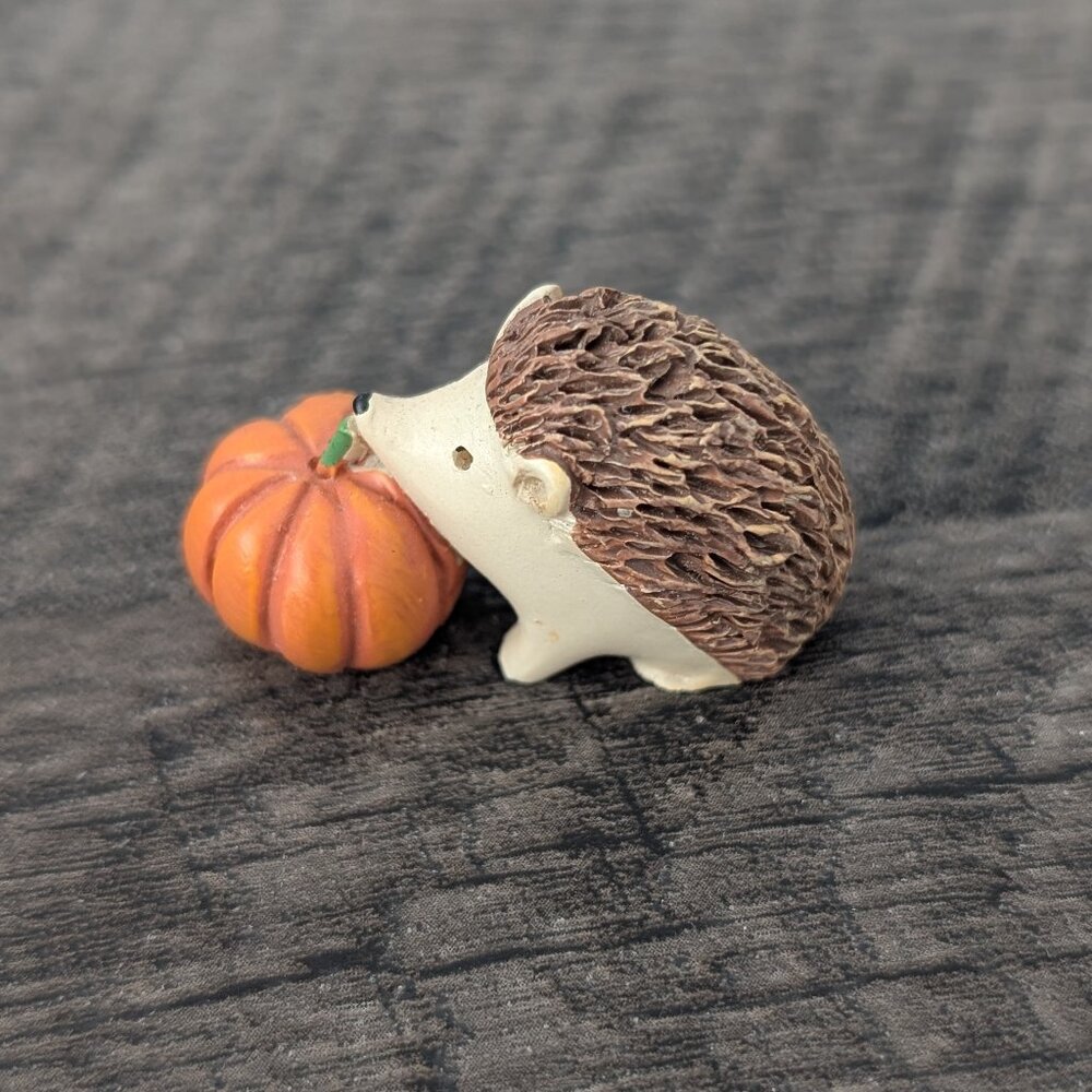 Hedgehog with Pumpkin MINI Decorative Figurine - Picture 3 of 5